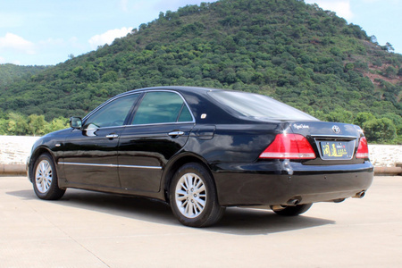 88万_黑色2005款royalsaloon_一汽丰田二手车_淘车